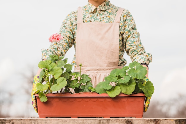 Bezpłatne zdjęcie portret kobiety ogrodnictwo