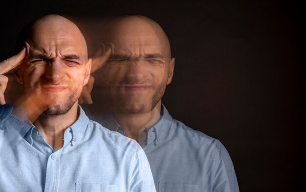 Portret mężczyzny chorego na schizofrenię