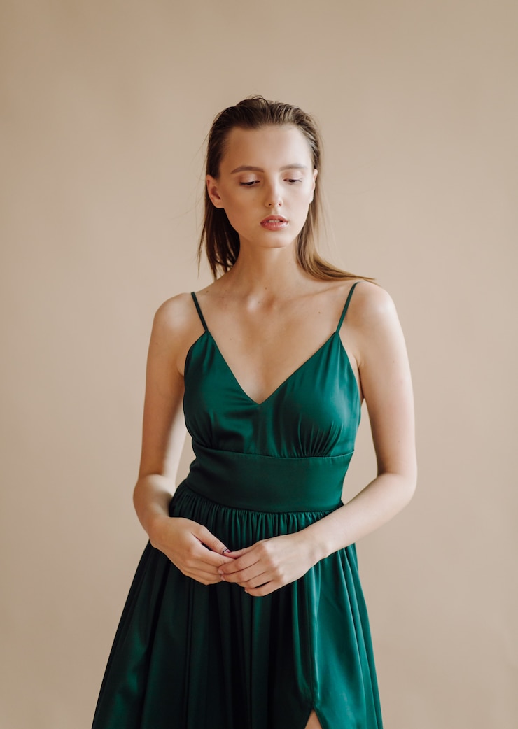 Bezpłatny plik Zdjęcie portret młodej, eleganckiej kobiety