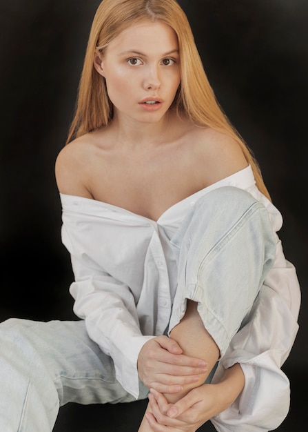 Portret pięknej młodej kobiety