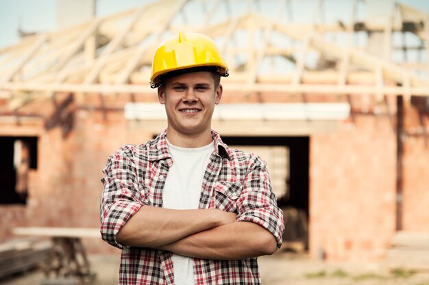Portret pracownika budowlanego