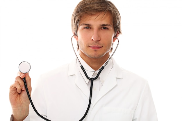 Portret przystojny młody mężczyzna lekarz