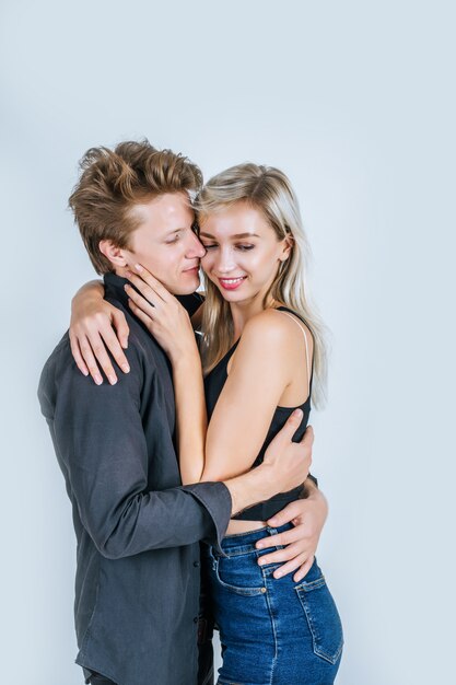 Portret szczęśliwa potomstwo pary miłość wpólnie