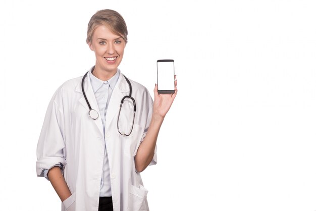 Portret szczęśliwy lekarzem kobietą promowanie inteligentnego telefonu. Horizonta