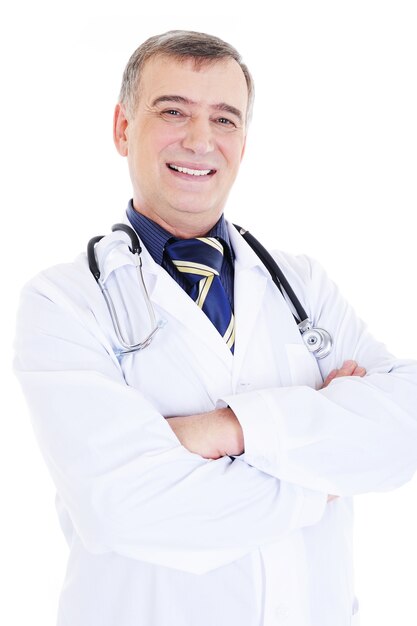 Portret szczęśliwy uśmiechnięty męski lekarz ze stetoskopem
