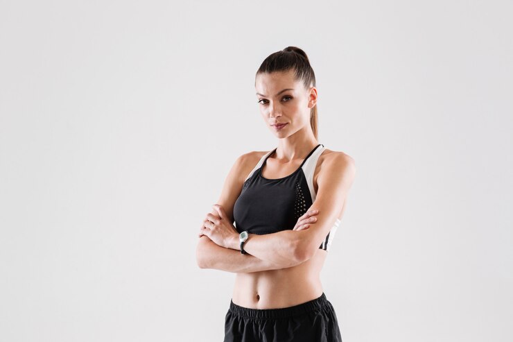 Bezpłatny plik Zdjęcie portret uśmiechnięta młoda sportsmenka