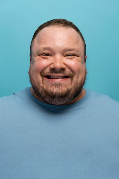 Portret uśmiechniętego mężczyzny