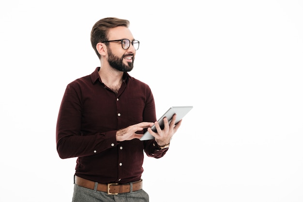 Portret Uśmiechnięty Brodaty Mężczyzna W Eyeglasses