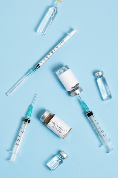 Bezpłatne zdjęcie powyżej widok koncepcji szczepionki przeciw żółtej febrze