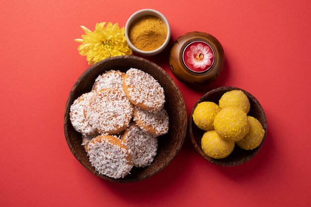 Powyżej widok tradycyjnego indyjskiego deseru