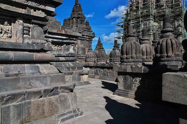 Prambanan To Hinduska świątynia W Yogyakarcie, Jawa, Indonezja Premium Zdjęcia