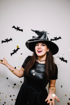 Pretty gotycka czarownica z konfetti