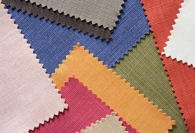 Próbki tekstur tkanin o wielu kolorach