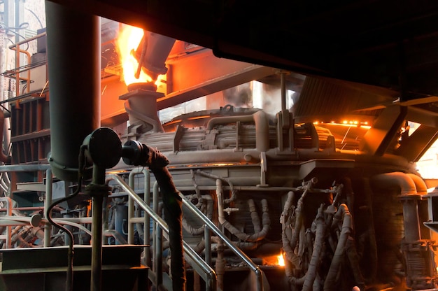 Produkcja metalurgiczna topienie metalu w piecu martenowskim