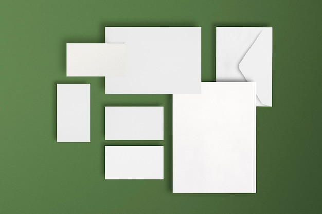 Bezpłatne zdjęcie prosty zestaw papeterii do identyfikacji wizualnej firmy