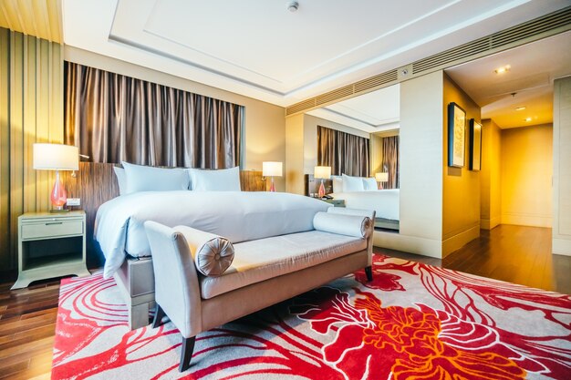 Przestronny pokój hotelowy z dywanu
