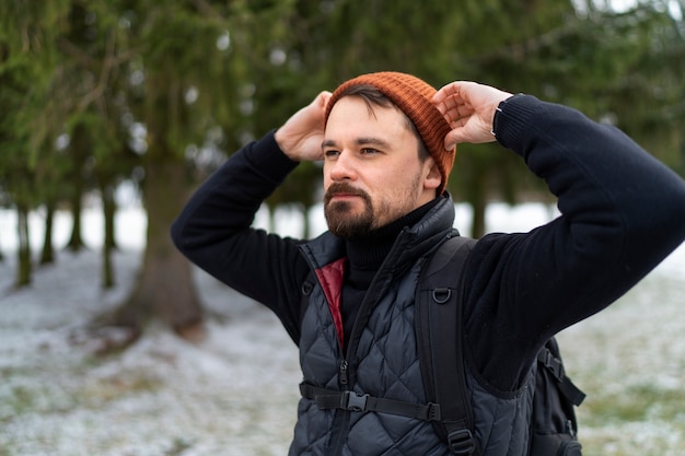 Przyjaciele Wybierają Się Na Wędrówki Zimą