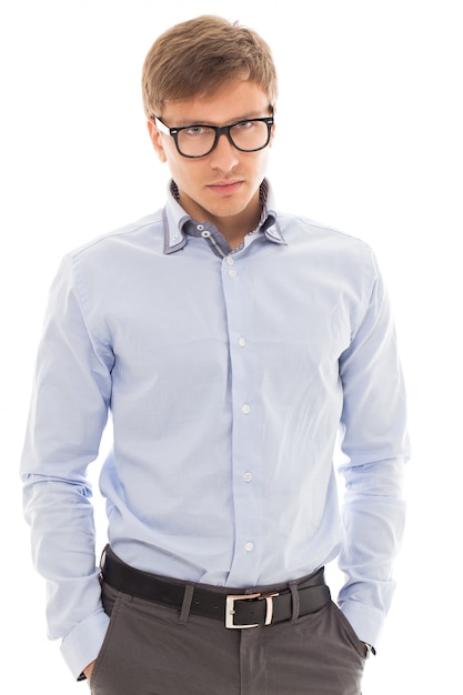 Przystojny mężczyzna w koszuli i okularach