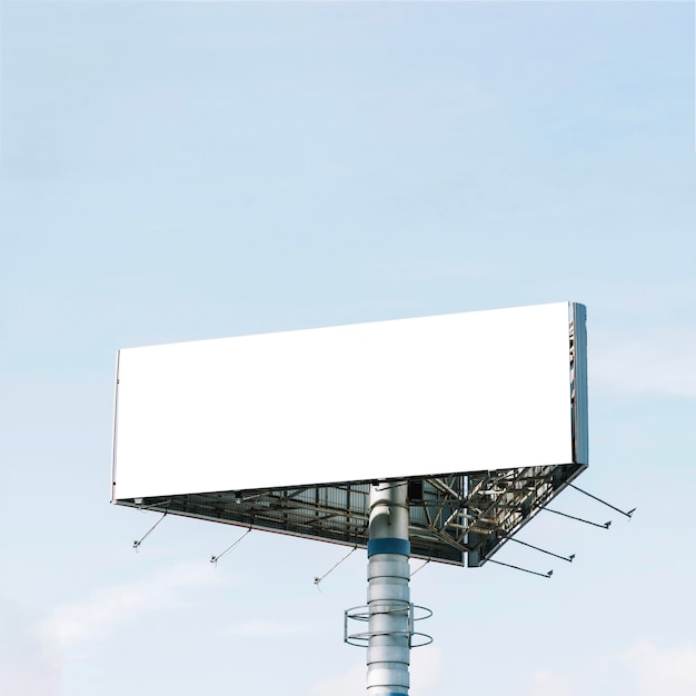 Pusty billboard trójkąta