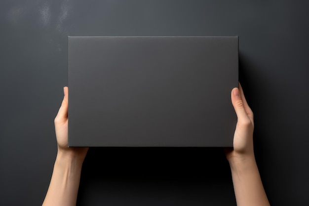 Bezpłatne zdjęcie pusty obraz pudełka wysyłkowego z czarnym tłem