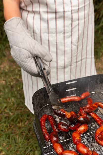 Bezpłatne zdjęcie pyszna kiełbasa chorizo z grilla