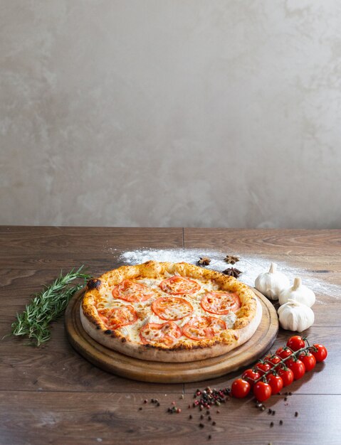 Pyszna pizza, tradycyjna włoska pizza.