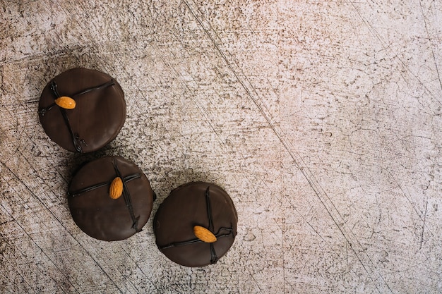 Bezpłatne zdjęcie pyszne czekoladowe ciasteczka