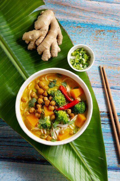 Pyszne tajskie jedzenie martwa natura?