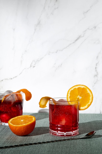 Pyszny asortyment koktajli Negroni