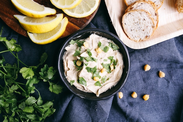 Bezpłatne zdjęcie pyszny hummus