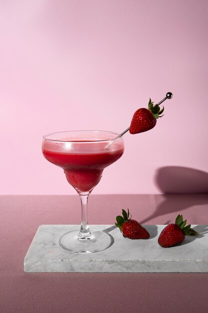 Pyszny koktajl daiquiri z truskawkami