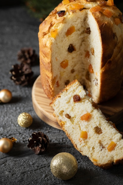 Bezpłatne zdjęcie pyszny panettone pod wysokim kątem