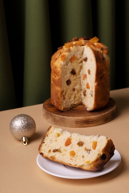 Bezpłatne zdjęcie pyszny panettone pod wysokim kątem