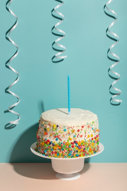 Bezpłatne zdjęcie pyszny tort urodzinowy