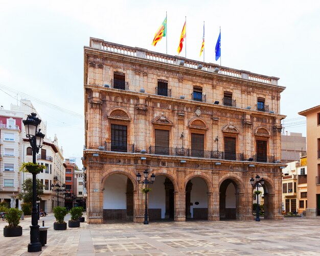 Ratusz na placu miejskim. Castellón de la Plana