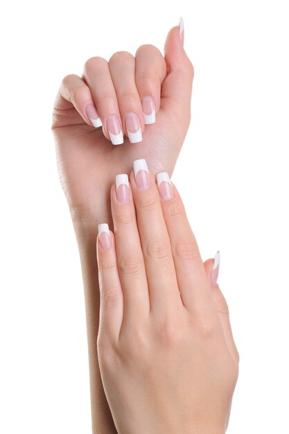 Ręce uroda eleganckich kobiet z francją manicure na białym tle