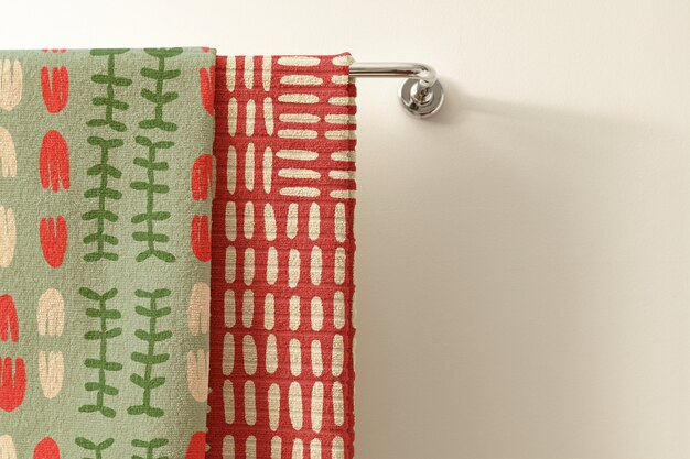 Ręczniki vintage w etniczne wzory, zielone i czerwone z przestrzenią do projektowania