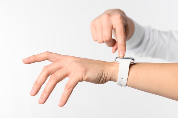 Ręka z smartwatch