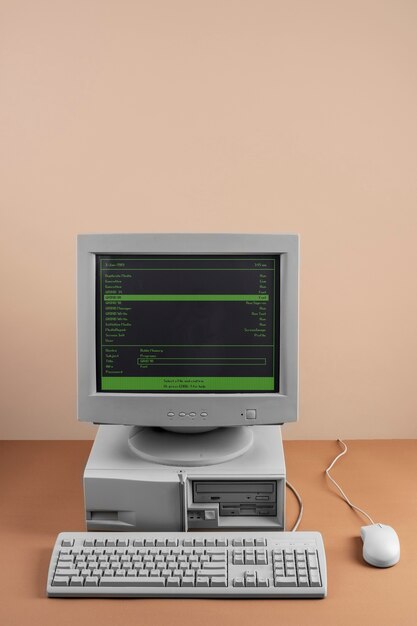 Retro komputer i technologia z monitorem i sprzętem