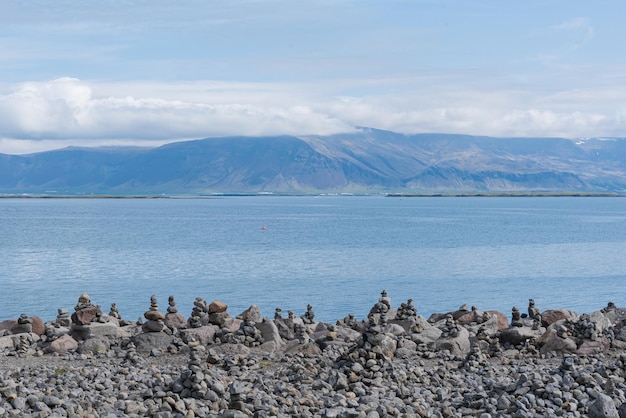 Bezpłatne zdjęcie reykjavik iceland june 13 2023 artistic rocks