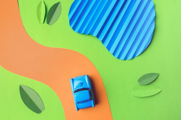 Bezpłatne zdjęcie rocznika miniaturowy samochód w modnym kolorze, pojęcie podróży
