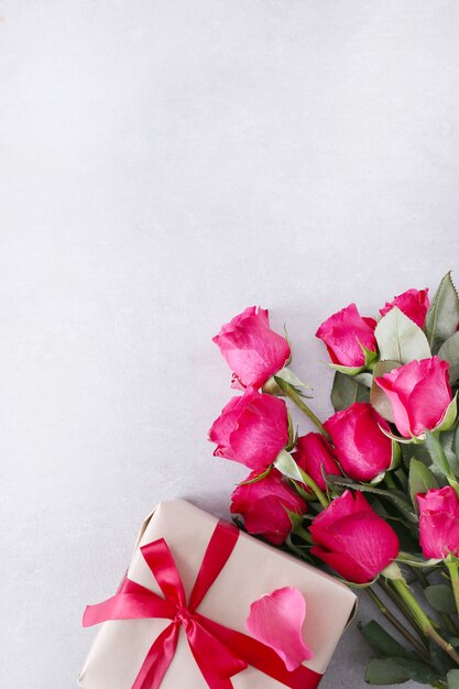 Róże i pudełko na Walentynki