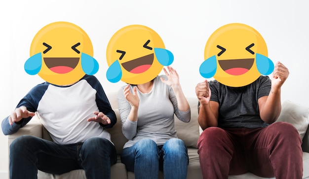 Roześmiani emoji zmierzyli się z przyjaciółmi