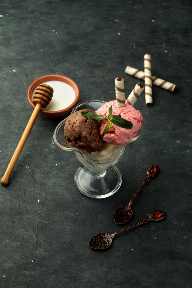 Bezpłatny plik Zdjęcie różne lody na stole