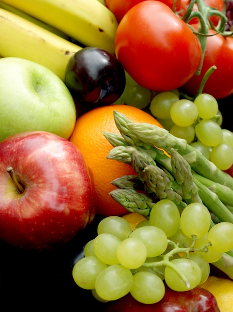 Różne owoce i warzywa