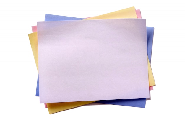 Bezpłatne zdjęcie różnorodnych kolorów kleistej poczta notatki odosobniony biały tło