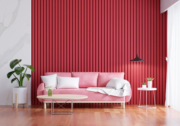 Różowa sofa w czerwonym salonie z miejscem na kopię