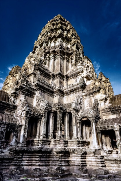 Bezpłatne zdjęcie ruiny zabytkowej świątyni angkor wat w siem reap w kambodży