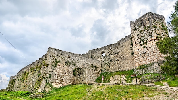 Ruiny zamku berat. światowe dziedzictwo unesco w albanii