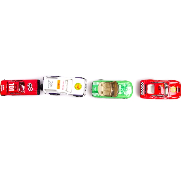 Samochody z zabawkami w jednym rzędzie